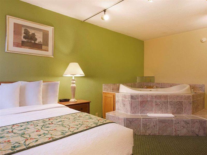 Travelodge By Wyndham Sturgis Exterior foto